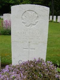 Etaples Military Cemetery - Young, W J